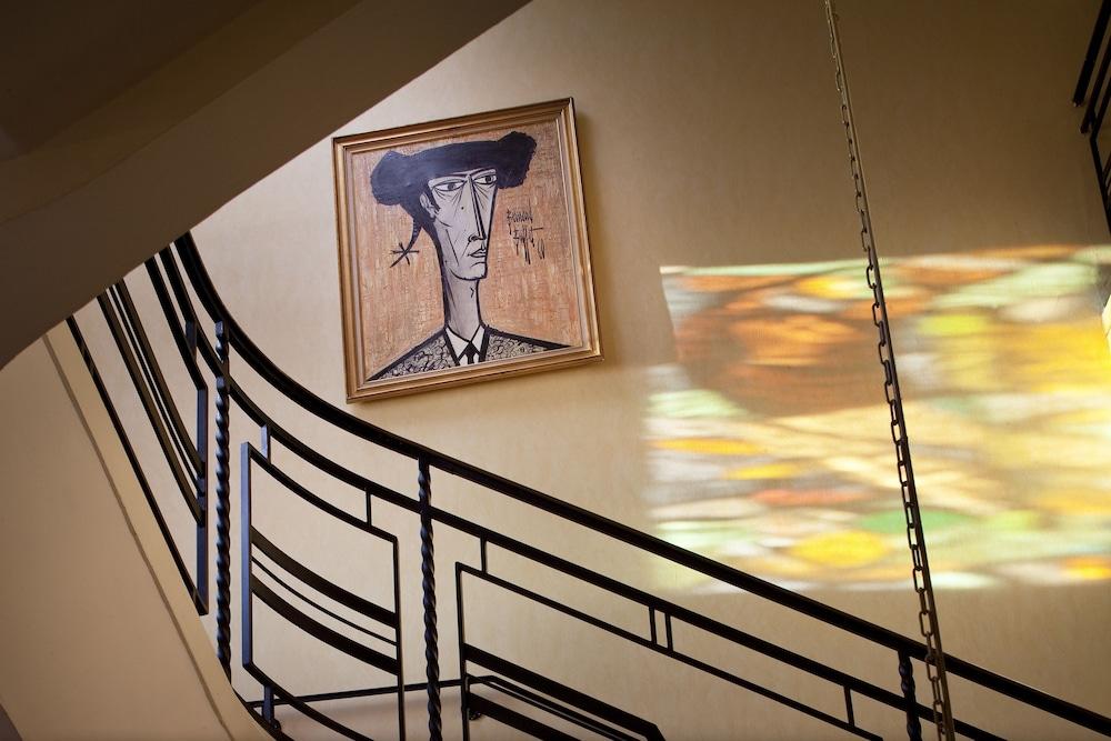 Le Continental Hotel